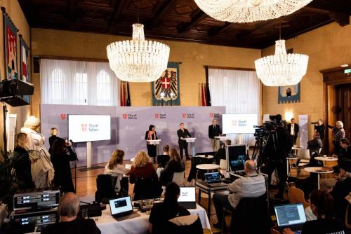 Schauplatz der Pressekonferenz ist der Wappensaal des Wiener Rathauses