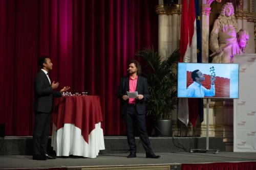 "Herr der Ringe" Nuno Maulide und Science Busters Mastermind Martin Puntigam